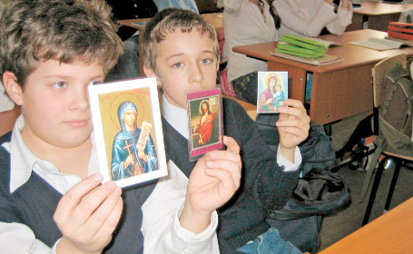 Ora de religie. Care sunt condițiile de înscriere a elevilor - 15-1347556908.jpg