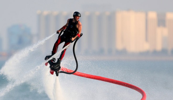 Flyboarding, un nou sport pe litoralul românesc - 150691-1375005469.jpg