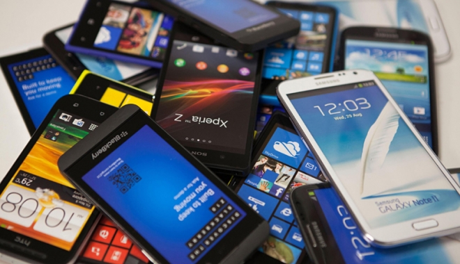 Furt de proporții  în magazinul  Media Galaxy  din Constanța.  Au dispărut 150 de telefoane iPhone  și Samsung - 150de-1482071925.jpg