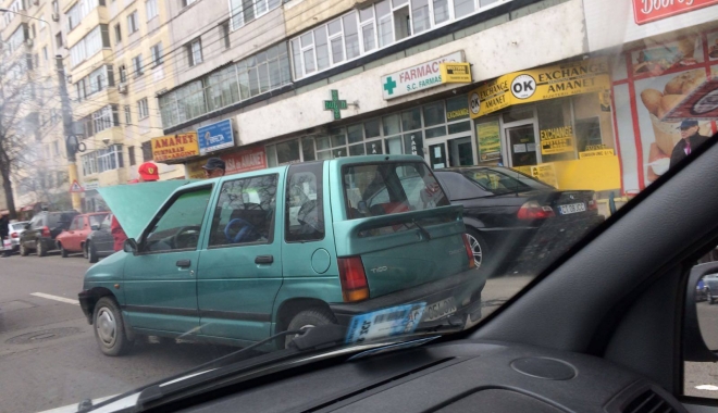 Șoferi, atenție! Trafic îngreunat pe bulevardul 1 Decembrie - 15225287115472118794795078054909-1480071932.jpg