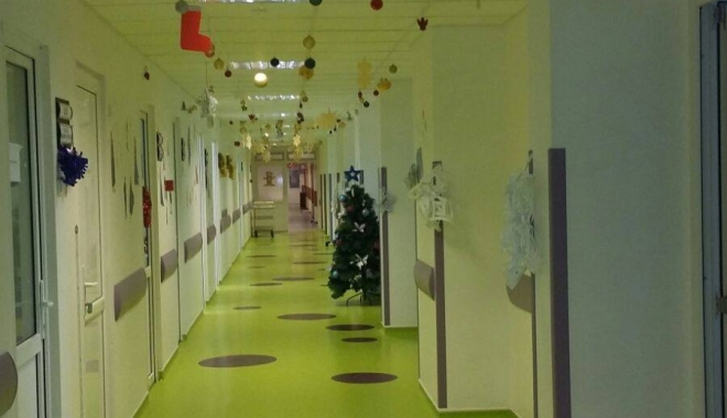 Galerie foto / Secția de Pediatrie din Spitalul Județean Constanța, pregătită de sărbători - 15368886117054944636512482850416-1481273693.jpg