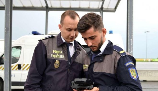 Pașapoarte turcești cu ștampile susceptibile a fi contrafăcute, descoperite de polițiștii constănțeni - 15459801003005091s41545987959-1554801312.jpg