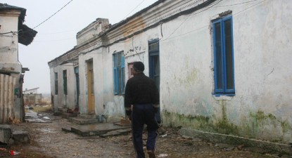 Familiile din Techirghiol evacuate din casele naționalizate s-ar putea muta în locuințe noi la finalul lui 2010 - 1571d58519c49044fe800d2346e81aae.jpg