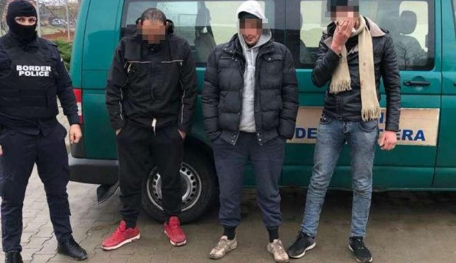Prinși de polițiștii de frontieră români, ascunși într-un marfar! Ce intenționau să facă - 1575793716294fotomoravitas4-1575795984.jpg