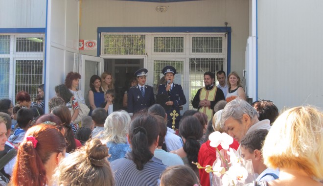 Galerie FOTO. Polițiștii, prezenți la începerea anului școlar - 15septembriedebutanscolar1-1410784542.jpg