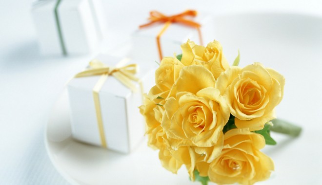Se apropie 8 Martie. Ce-i oferi persoanei dragi? - 1600flowers20032-1330877167.jpg