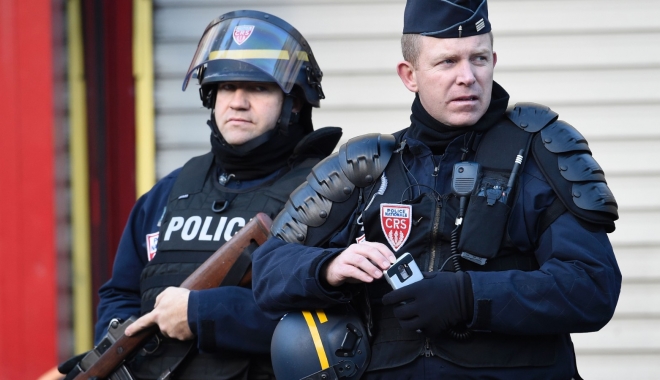 Studentă găsită moartă în camera de cămin, la două luni după ce a postat un mesaj pe Facebook - 16010707523804parisshooting0107f-1486817297.jpg