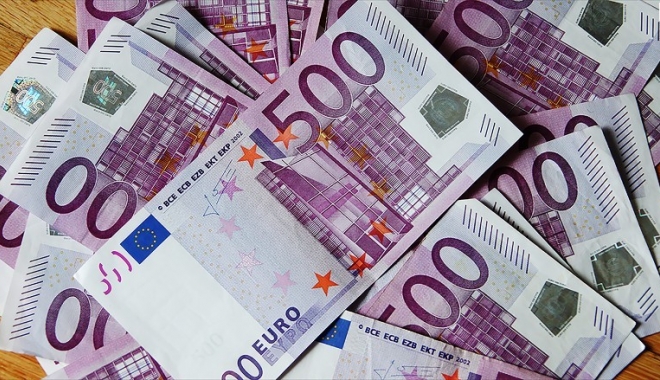 Euro atinge un nou nivel maxim al ultimelor șase luni - 160202151503eurobills780x439-1482839934.jpg