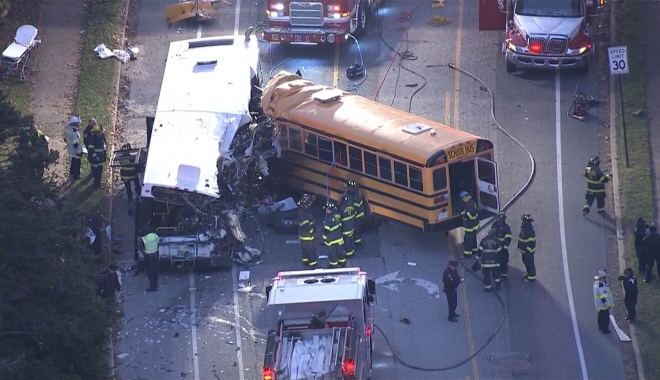 VIDEO incredibil. 55 de mașini implicate într-un accident în lanț. Mai mulți morți și răniți - 161101baltimorebuscrash805a09172-1482064569.jpg