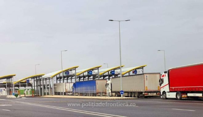 Cozi kilometrice de camioane în punctele de frontieră din nordul și estul țării