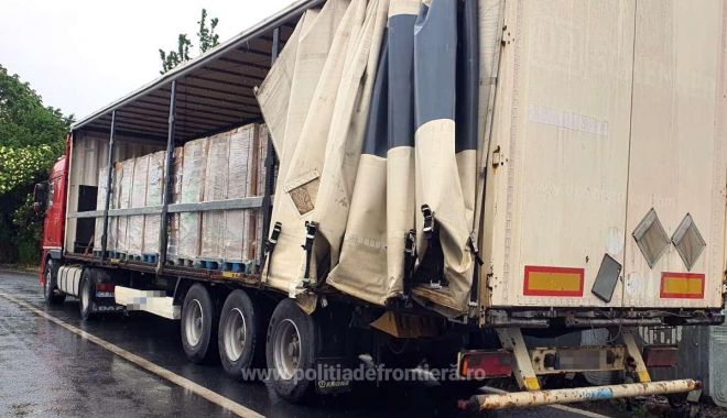 EVAZIUNE FISCALĂ, în atenția Gărzii de Coastă. Un camion cu pungi biodegradabile, confiscat! - 162262588322913012s4-1622630829.jpg