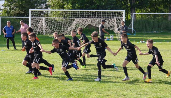 Fotbal / Academia Hagi 2011 a câștigat Campionatul Județean E2 - 1623266117208809464624-1623315674.jpg