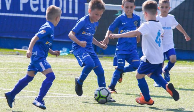 Fotbal / Victorii pe linie pentru echipele Academiei Hagi, în amicalele din week-end - 1623493239905614554593-1623579969.jpg