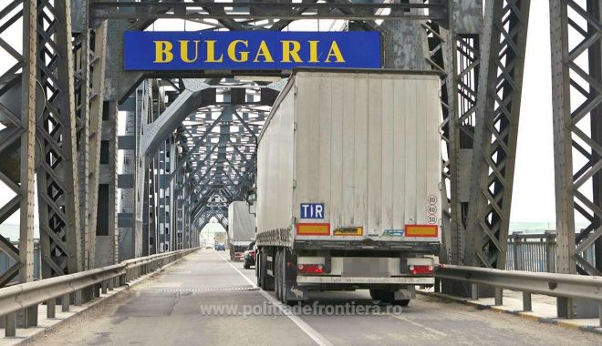 Autorităţile bulgare au interzis intrarea camioanelor în ţară prin punctul Giurgiu-Ruse