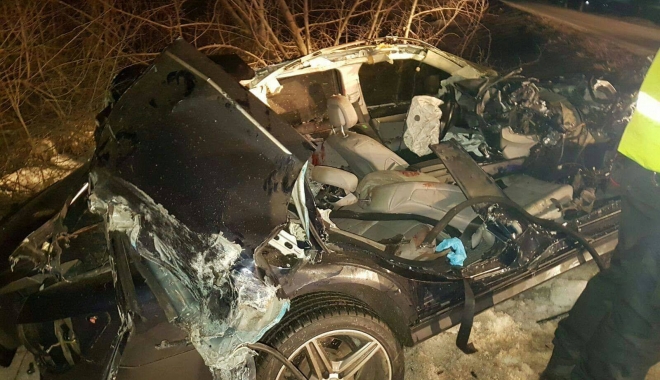 GALERIE FOTO / Mercedes spulberat de un TIR, la Constanța. Șoferul nu a avut nicio șansă - 16491255135506344118310516764729-1486209660.jpg