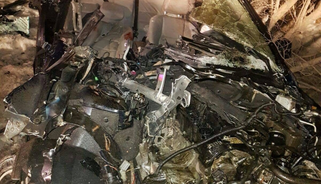 GALERIE FOTO / Mercedes spulberat de un TIR, la Constanța. Șoferul nu a avut nicio șansă - 16491412135506328784978718834985-1486209670.jpg