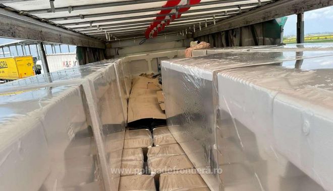 Poliţia Română: 31 de cetăţeni străini, depistați la frontieră, ascunşi într-un camion cu frigidere - 165112805113712499s4-1651130195.jpg