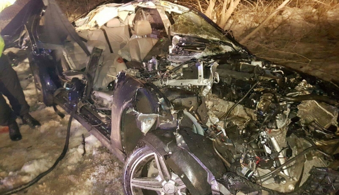 GALERIE FOTO / Mercedes spulberat de un TIR, la Constanța. Șoferul nu a avut nicio șansă - 16523661135506330784978518070999-1486209695.jpg