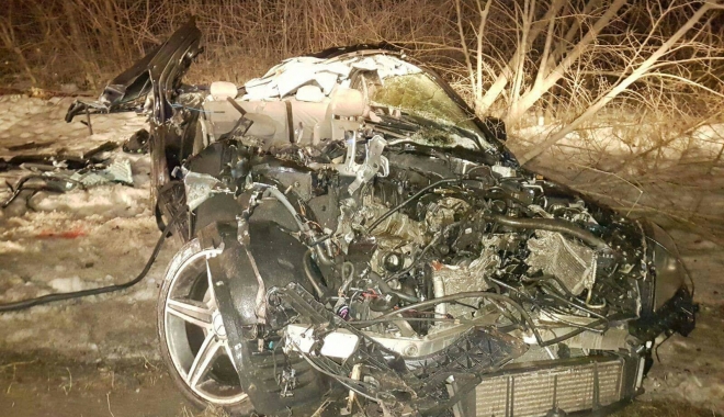 GALERIE FOTO / Mercedes spulberat de un TIR, la Constanța. Șoferul nu a avut nicio șansă - 16523942135506365784975015058517-1486209707.jpg