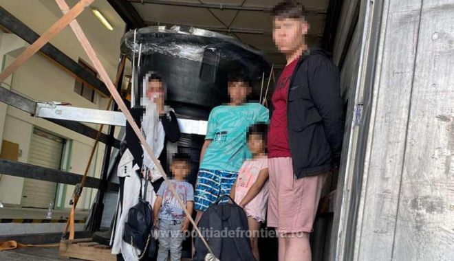 Poliţia Română. 36 de cetăţeni străini intenţionau să treacă ilegal frontiera, ascunşi printre sicrie - 165519739426912925s4-1655196598.jpg