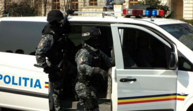 VIDEO / Percheziții în București și Constanța la un grup de proxeneți. Peste 20 de persoane anchetate