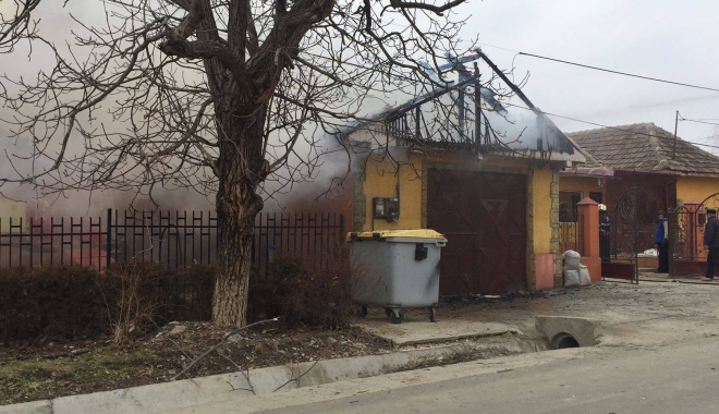 Incendiu puternic lângă o grădiniță din Constanța. Arde un atelier plin de vopseluri și diluanți - 16732020136167833052161677818237-1486818727.jpg