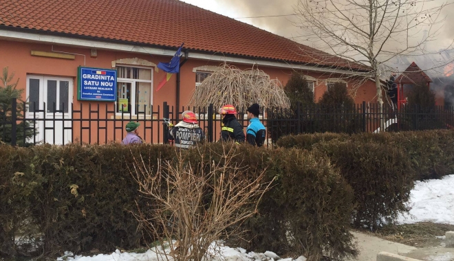 Incendiu puternic lângă o grădiniță din Constanța. Arde un atelier plin de vopseluri și diluanți - 16735151136167840718827510656377-1486818764.jpg