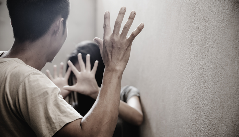 Un copil de 13 ani şi-a salvat mama de bătăile tatălui după ce a sunat la 112