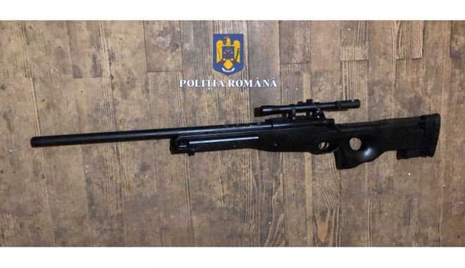100 de percheziţii, într-un dosar ce vizează nerespectarea regimului armelor şi muniţiilor