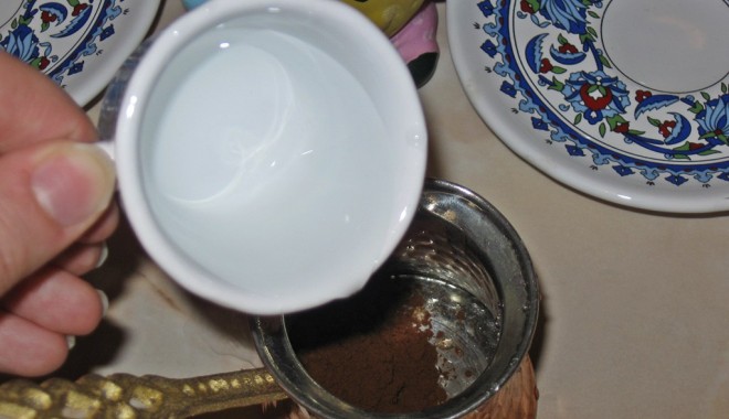 Cum se prepară cafeaua turcească originală - 16ianprepararecafea-1389895139.jpg