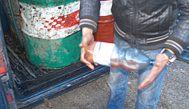 Adolescenți prinși la furat de motorină - 16ianuariefurtmotorinanavodari-1389886658.jpg