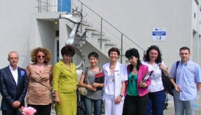 Medicii din Uzbekistan învață de la Baylor Marea Neagră despre SIDA - 16iuniebayloruzbekistan-1308224728.jpg
