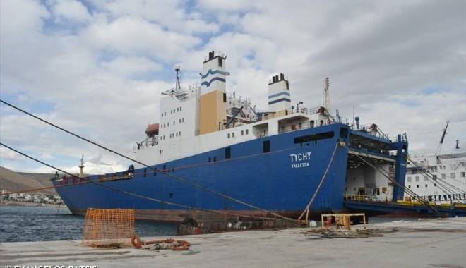 16 vehicule blindate descoperite pe o navă, în port - 16verhiculeblindate-1437642693.jpg