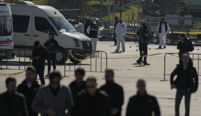 ATAC TERORIST LA ISTANBUL! Doi agresori ucişi, şase persoane rănite - 1707218375apatacturcia-1707218738.jpg