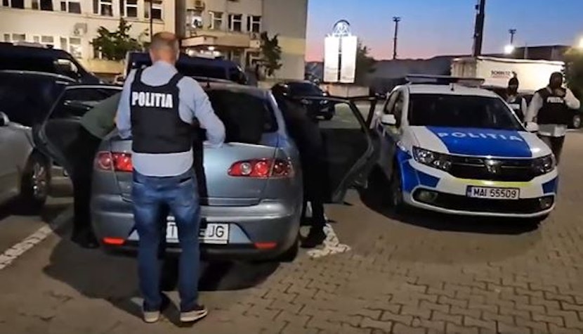 Cei trei vameși anchetați de DNA pentru luare de mită, arestați preventiv - 1726224779perchezitii-1726240309.jpg