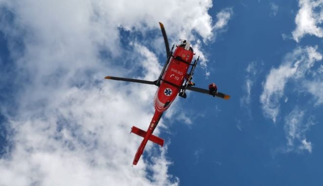 Un alpinist accidentat pe munte a fost preluat de un elicopter şi transportat la spital - 17449206414744612029125167880389-1618647495.jpg