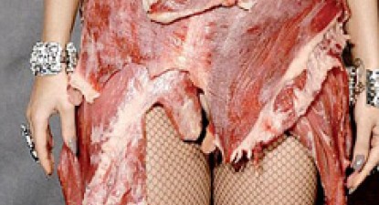 Rochia din carne crudă, costumația favorită de Halloween - 17519f0780392dc3ec2315669b430d8a.jpg