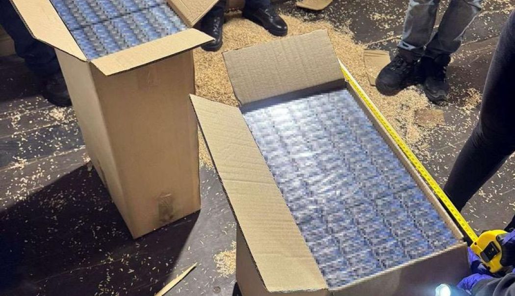 Ţigări în valoare de 6,7 milioane de lei, descoperite în apropiere de Vama Nădlac