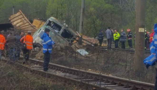 A fost ridicată CUTIA NEAGRĂ a locomotivei care a deraiat, pentru a se stabili viteza cu care circula - 17858529159028385766586872383758-1491926259.jpg