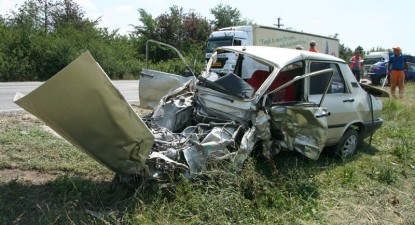 O persoană a murit și cinci au fost rănite într-un accident în lanț la intrarea în Medgidia (galerie foto) - 178b99100c7594627daa57e8fa69da24.jpg