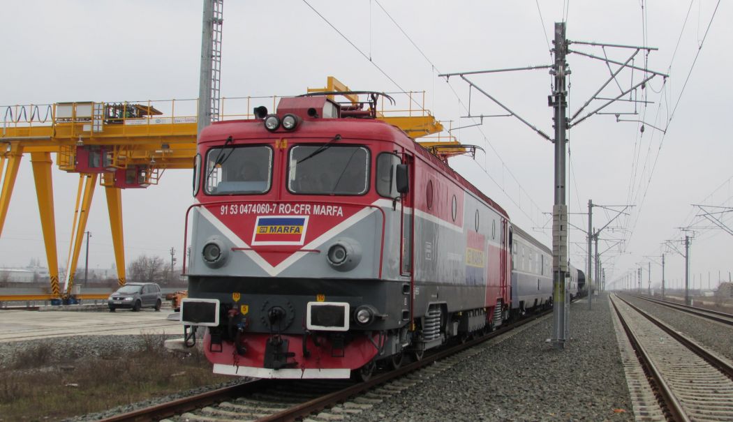Perturbări ale traficului feroviar, din cauza inundațiilor. Trenurile circulă cu viteză redusă