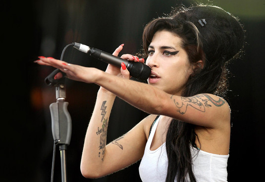 Moartea lui Amy Winehouse din cauza abuzului de alcool, confirmată de justiția britanică - 17990-1357652992.jpg