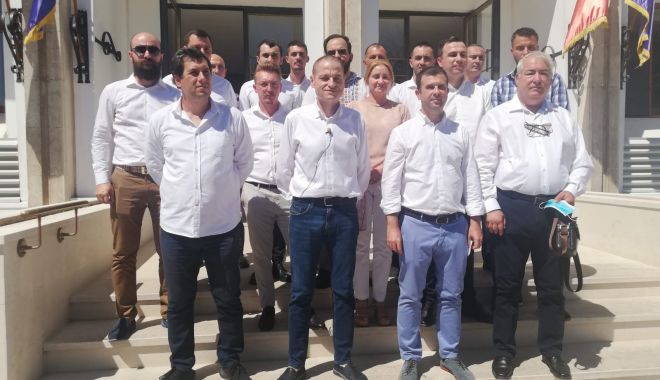 Candidații PRO ROMÂNIA și-au depus candidaturile la Primăria și Consiliul Județean Constanța - 17augustproromania1-1597663037.jpg