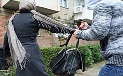 Adolescentă tâlhărită în plină stradă, în Constanța - 17ianuarietalharietelefonstrada-1389965252.jpg