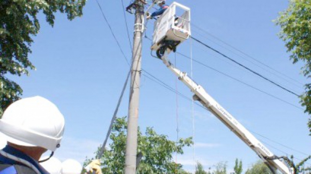 Lucrări Enel/ Vezi unde este oprit curentul electric astăzi - 18026lucrarienel7559700013451177-1348556849.jpg