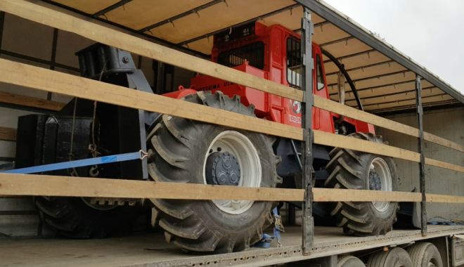 Tractor forestier furat, descoperit de polițiștii români! Hoțul i-a schimbat seria de șasiu - 180301-1552895538.jpg