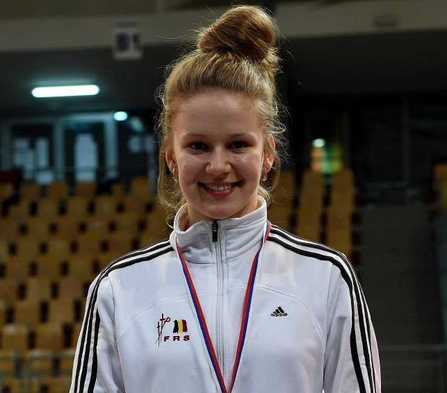 Bianca Benea noua campioană a României la spadă - 18058biancabeneae1488283670375-1763284250.jpg