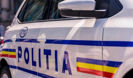 Femeie suspectată că a furat dintr-un magazin o brățară cu diamante în valoare de peste 85.000 de lei, reținută de polițiști - 180913010913bigpolitie-1542366891.jpg