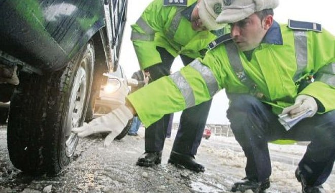 18 șoferi au fost amendați pentru că nu aveau mașinile dotate cu anvelope de iarnă - 1824-1327928333.jpg