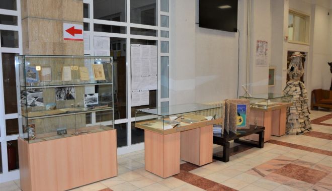 Expoziție de carte în holul Bibliotecii Județene - 18780330026041410916602869290606-1621493748.jpg